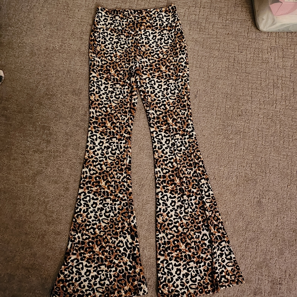 Soft bell-bottom leggings